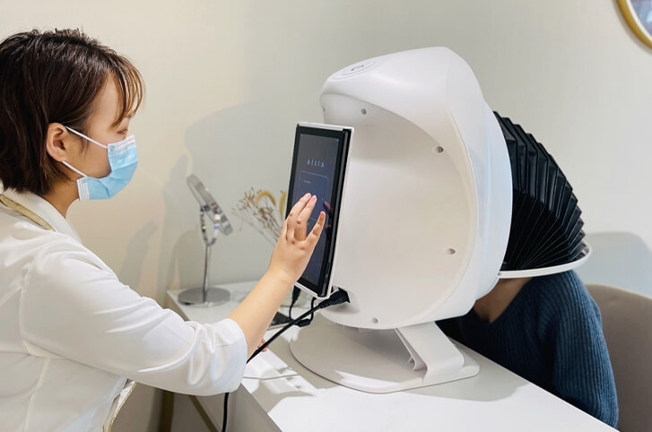 COOLPRETTY's professional skin analysis machine for spa